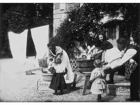 Il product placement: cos’è, come funziona e qualche esempio 1 Washing Day in Switzerland