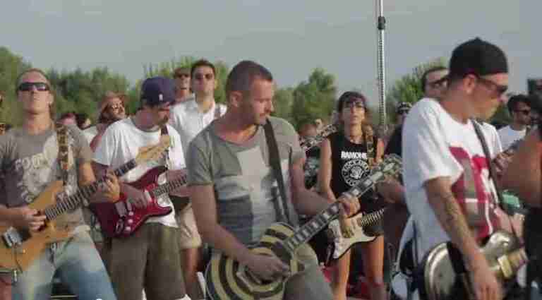 Gestire le reti: 1000 persone, 0 Guitar Hero e l’obiettivo Foo Fighters